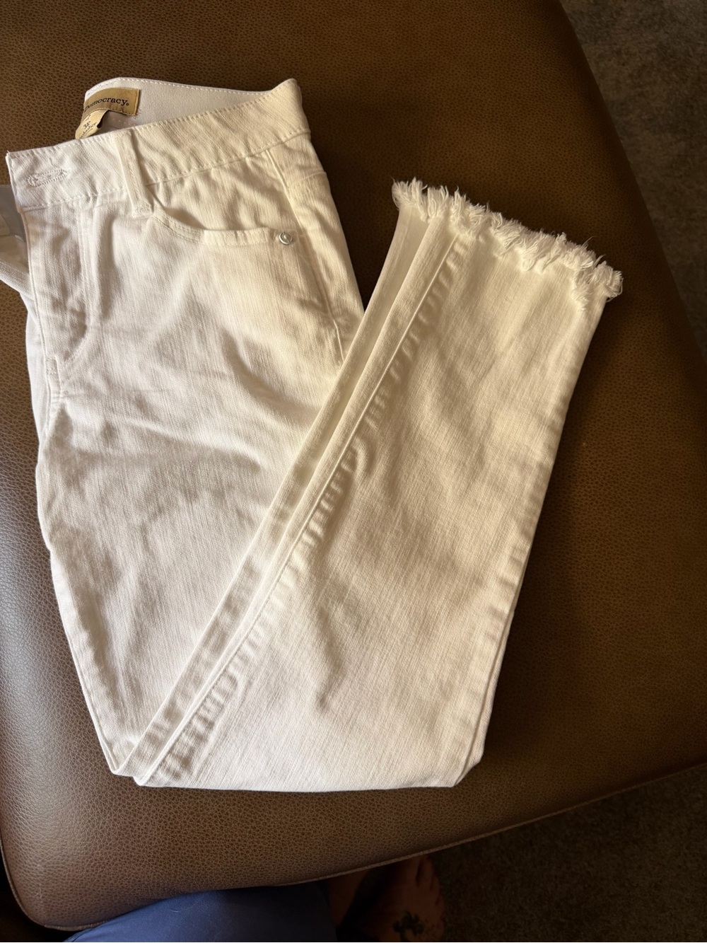 Democracy White Frayed Hem Cropped Jeans